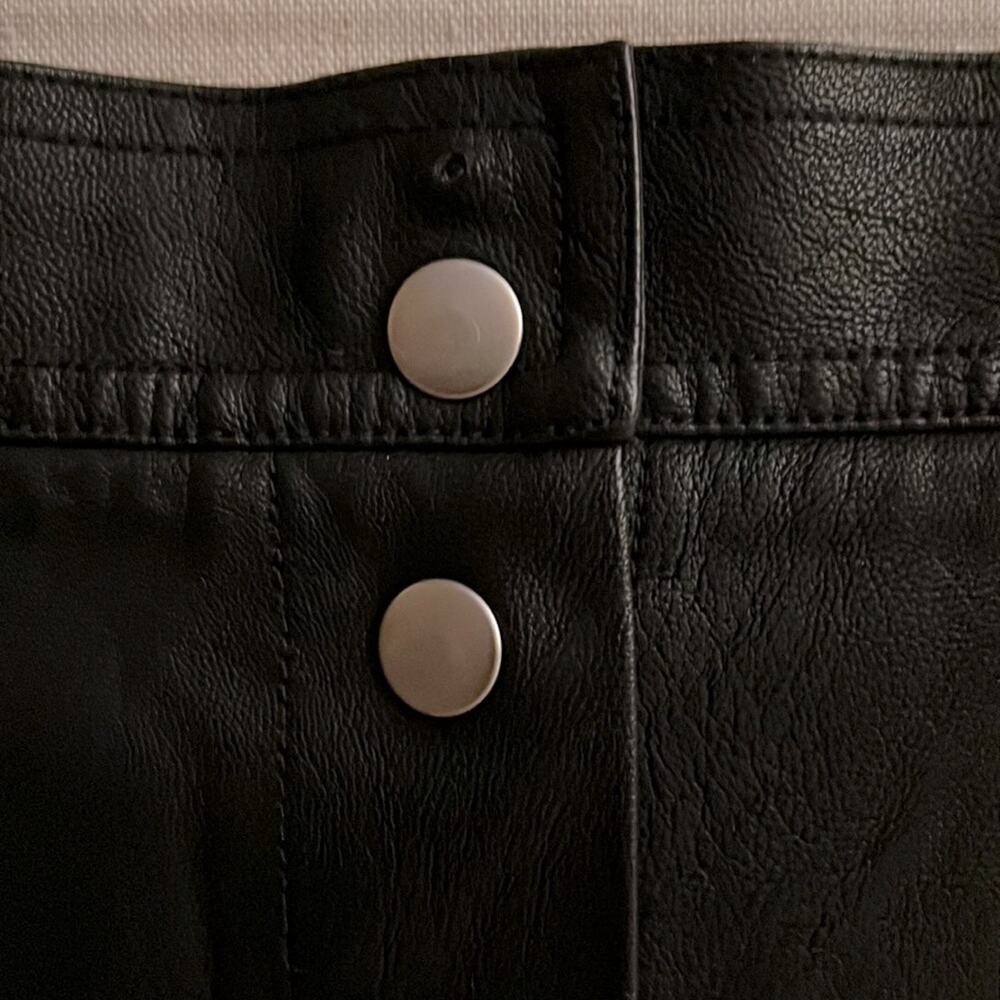 French Black snap front faux leather skirt XS - Picture 3 of 15